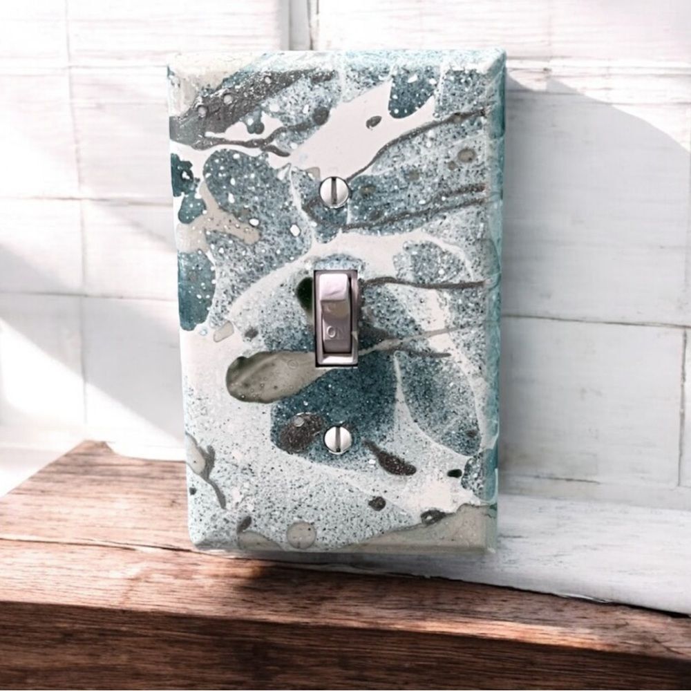 HANDCRAFTED Hand-Painted Light Switch Wall Pl… - Picture 4 of 4